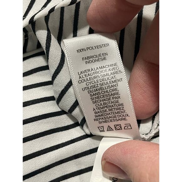 NWOT Express Sleeveless Blouse Striped Button Front Womens Sz Large White Black - Picture 9 of 9